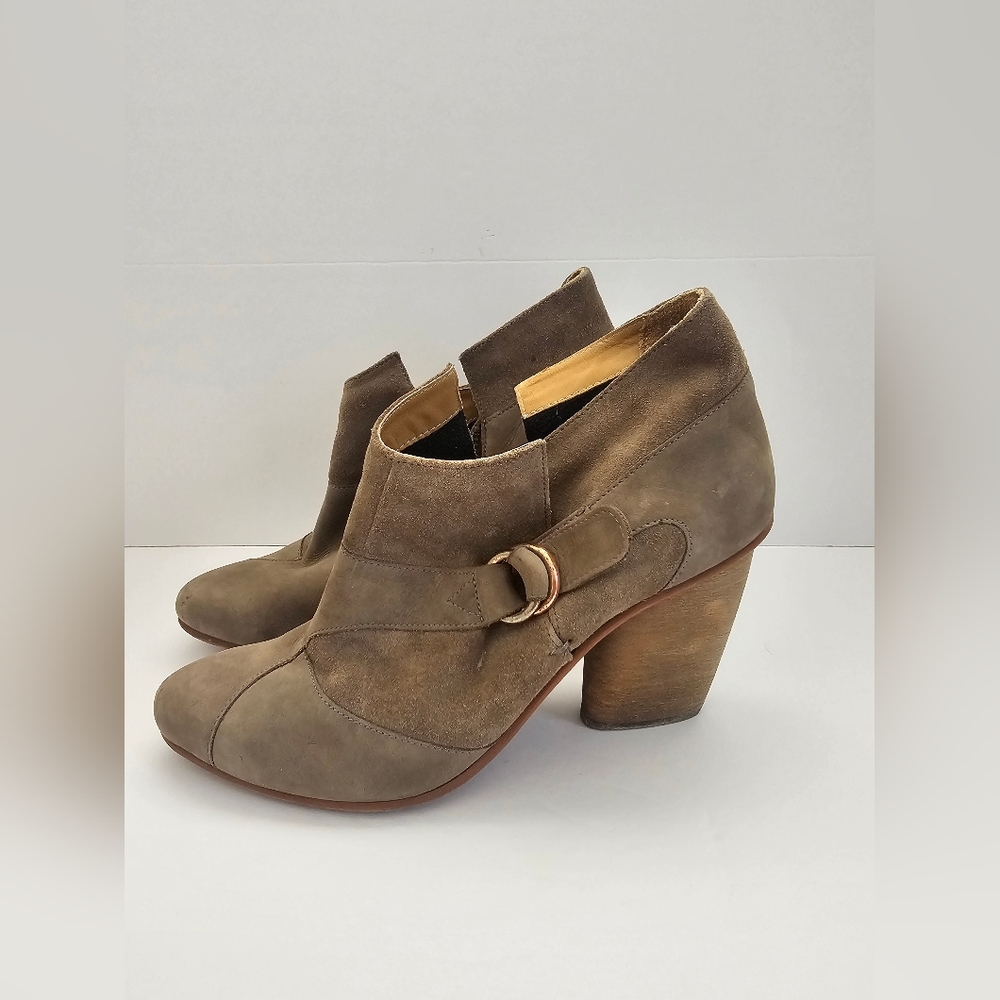 J Shoes Sundance Taupe Suede Buckle Ankle Booties – Size 10